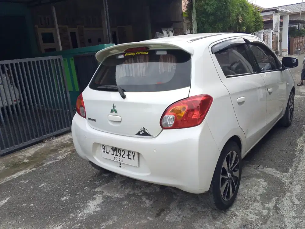 Mobil pemakai pribadi dari baru satu nma posisi di Ketapang