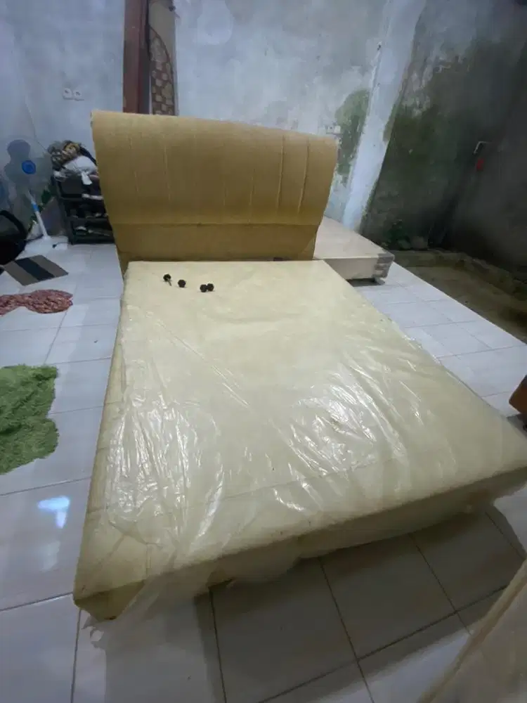 dipan bekas ukuran 160 x 200 cm