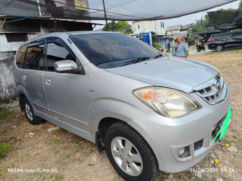 MOBIL BEKAS AVANZA 2010