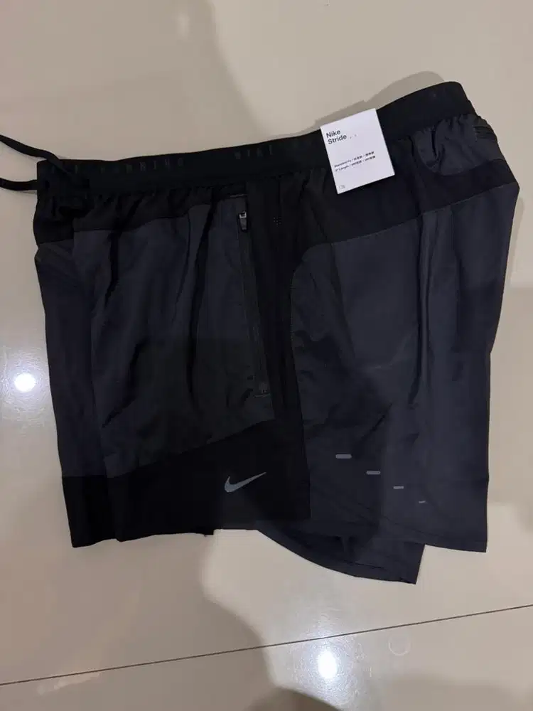 CELANA RUNNING NIKE STRIDE HITAM NEW WITH TAG SIZE L