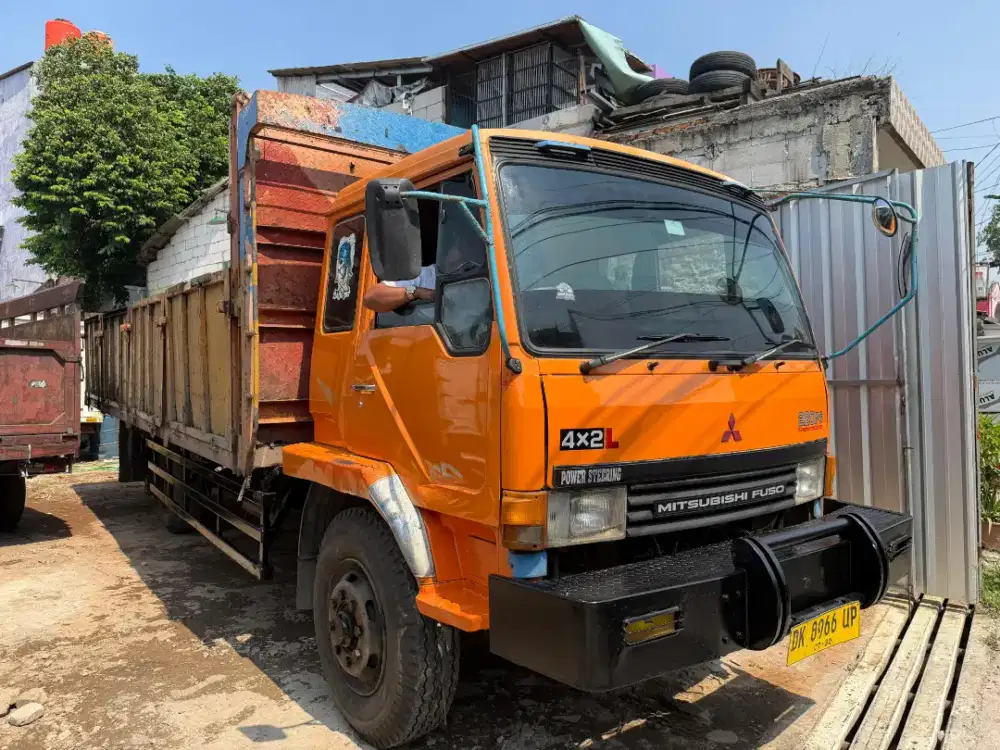 Mitsubishi Fuso FN517 4X2L  engkel long bak 2011