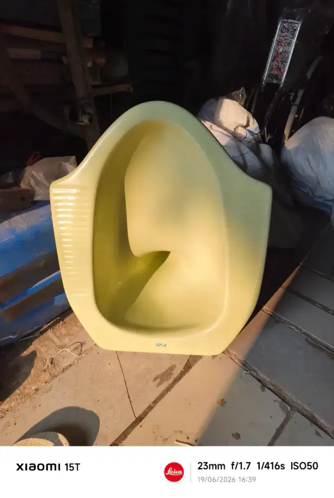 WC KLOSET JONGKOK MERK INA WARNA HIJAU AVOCADO BEKAS SEKEN