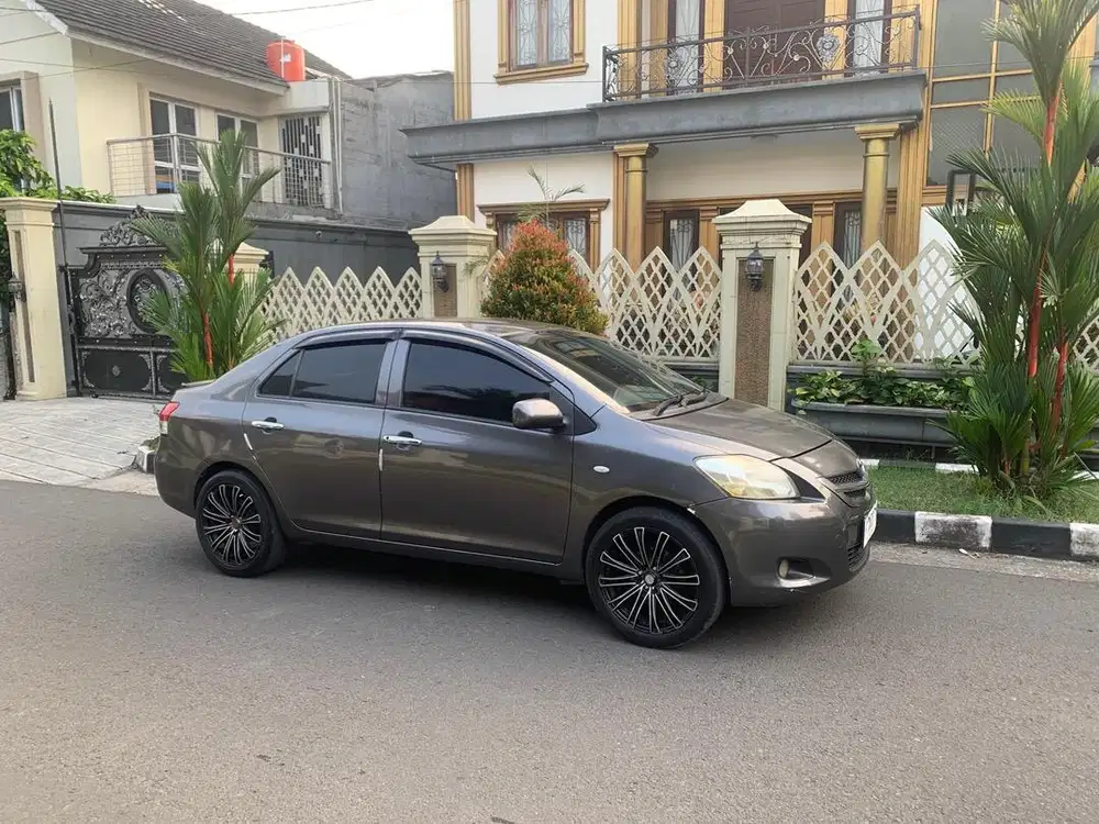 Toyota Limo 2011 Bensin