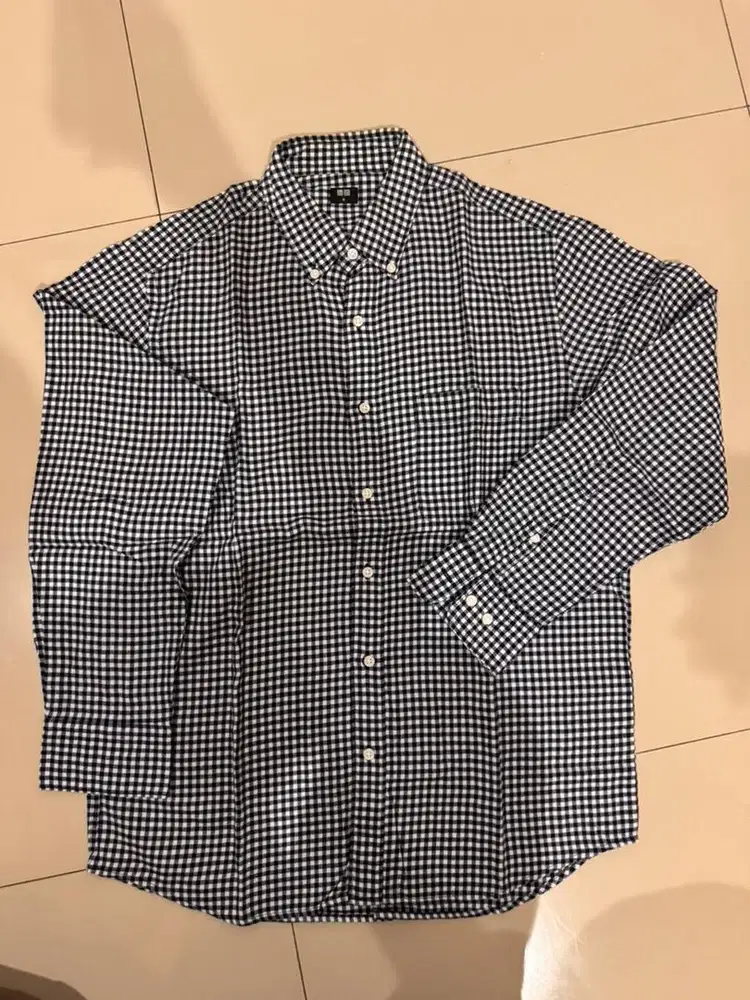 Kemeja Flanel Hitam Putih Uniqlo Preloved