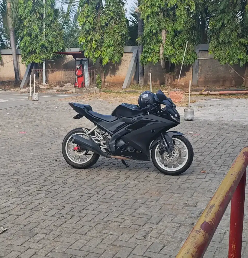 R15 v3 2017, jual santai