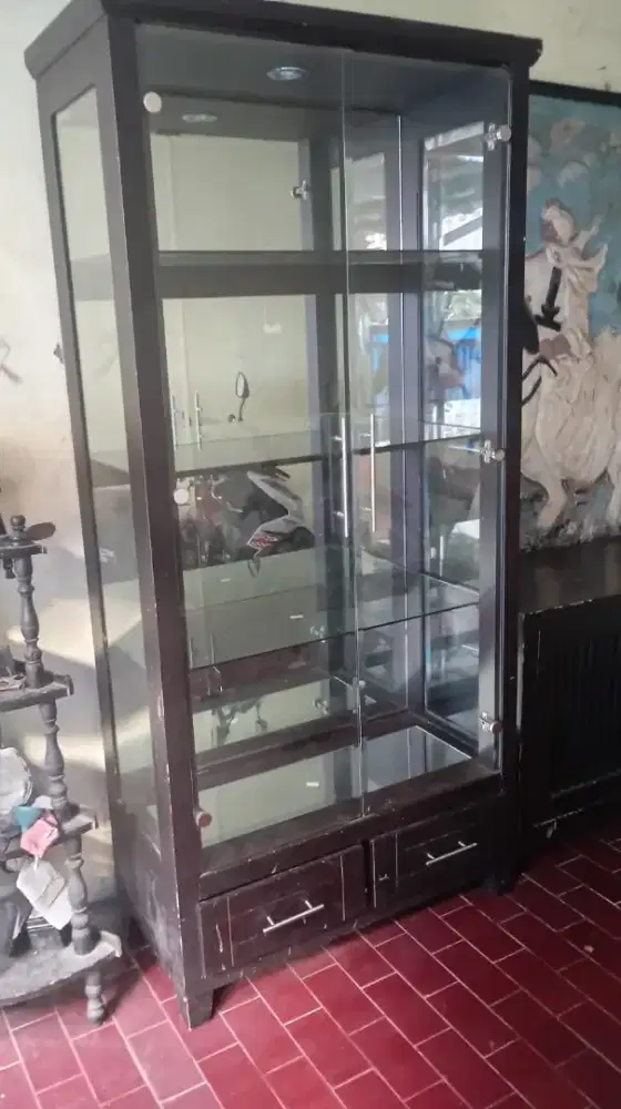 lemari kacay  bekas Masih bagus