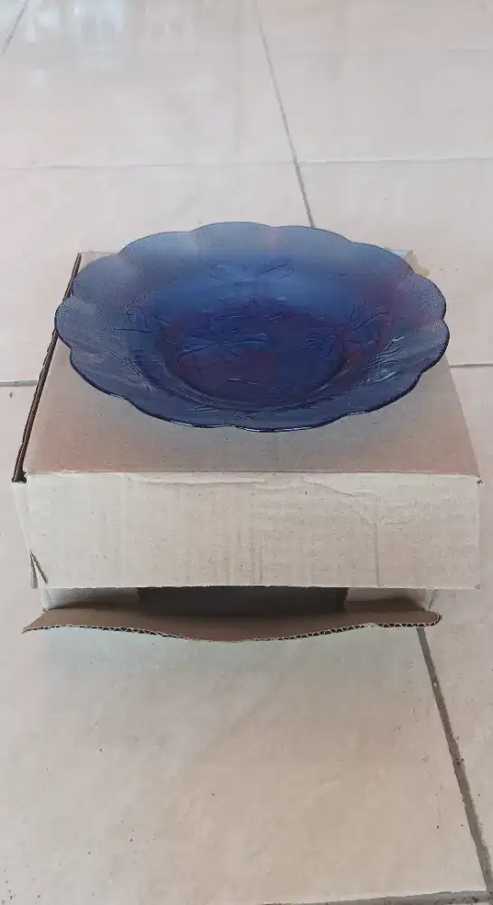Piring kaca baru Rp15.000/lusin