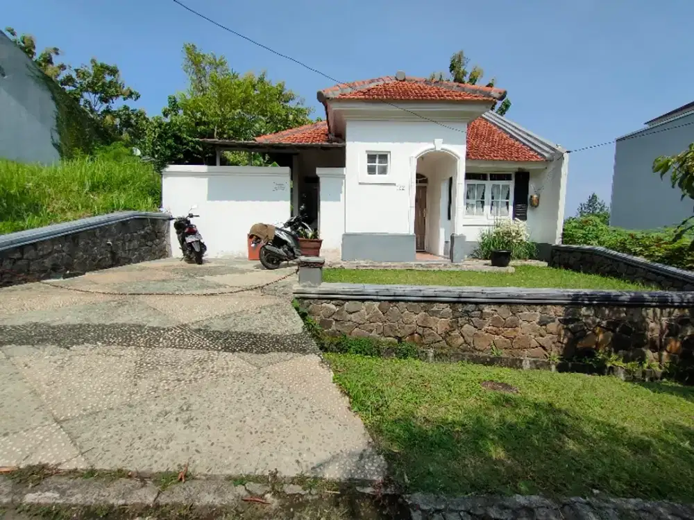 rumah halaman luas di jual cepat di sentul city