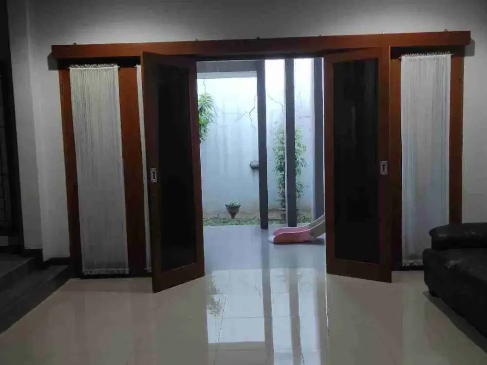 Rumah Besar, Halaman Lega Bukan untuk Semua Orang, Kemang Pratama 2, Bekasi
