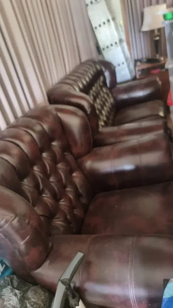 Sofa bahan kulit
