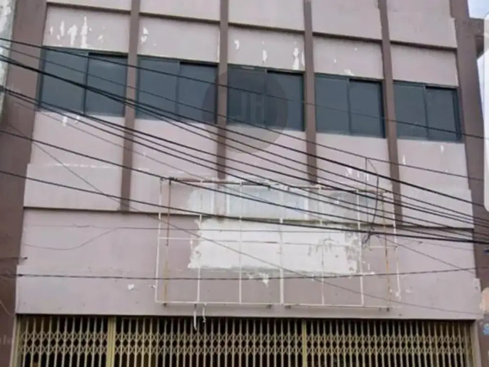 Disewakan Ruko 3 Lantai di Raya Bekasi Barat, Jatinegara Jakarta Timur Lokasi Strategis