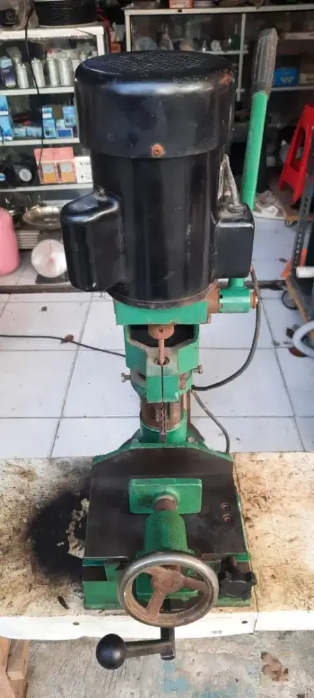 Mesin Bobok Kayu duduk MODERN MK361A