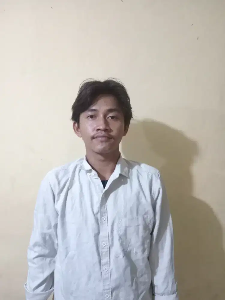 MENCARI LOWONGAN PEKERJAAN