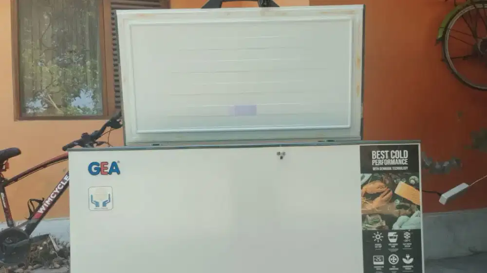 Dijual Freezer box GEA 300 liter