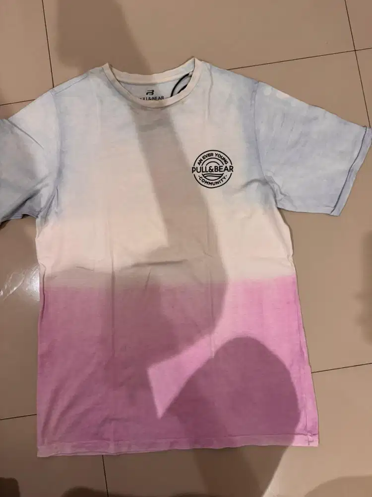 Kaos Pull&Bear Gradasi Putih Pink Preloved
