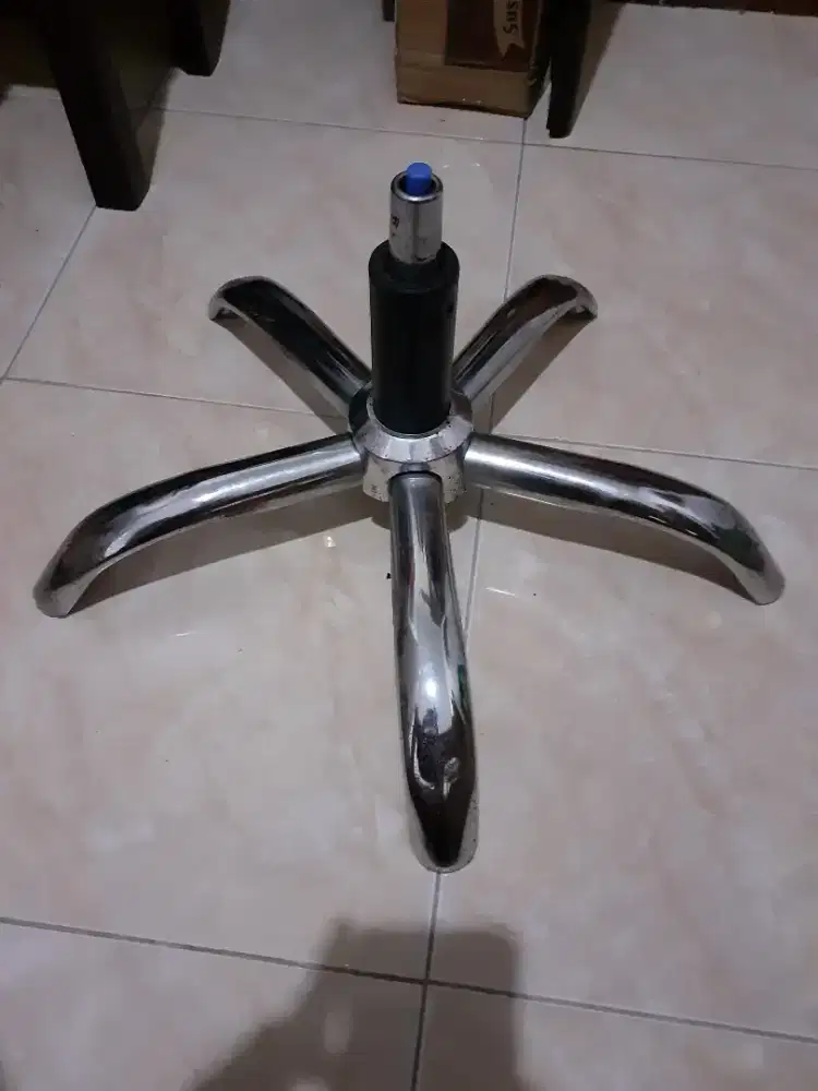 Kaki kursi kntor bekas