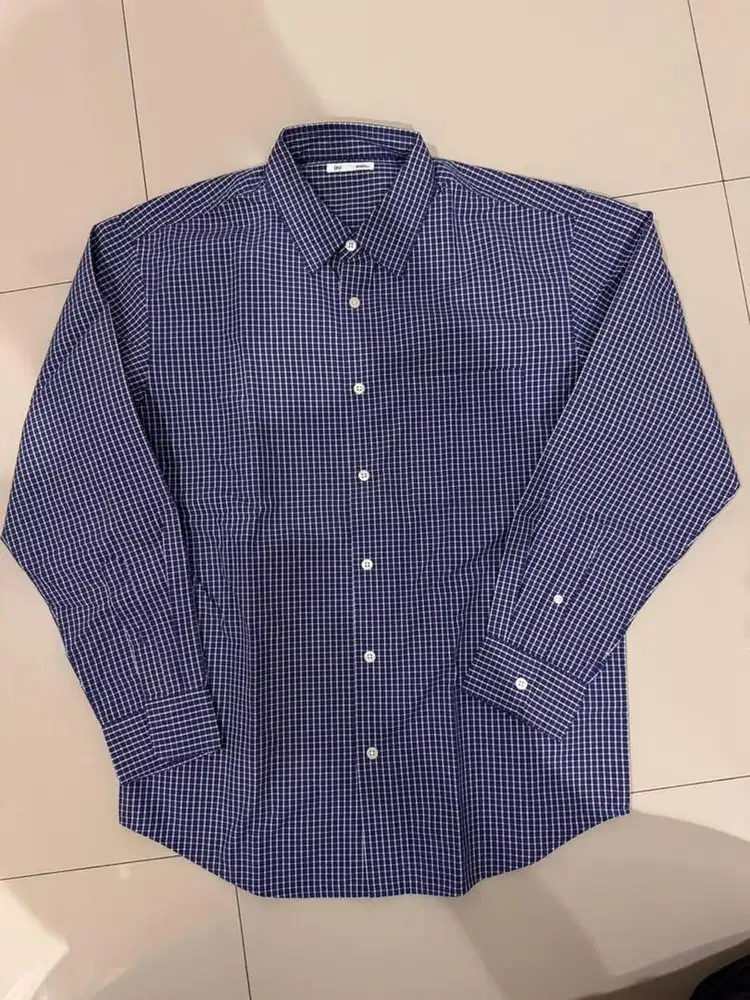Kemeja GU Kotak Biru Lengan Panjang Preloved