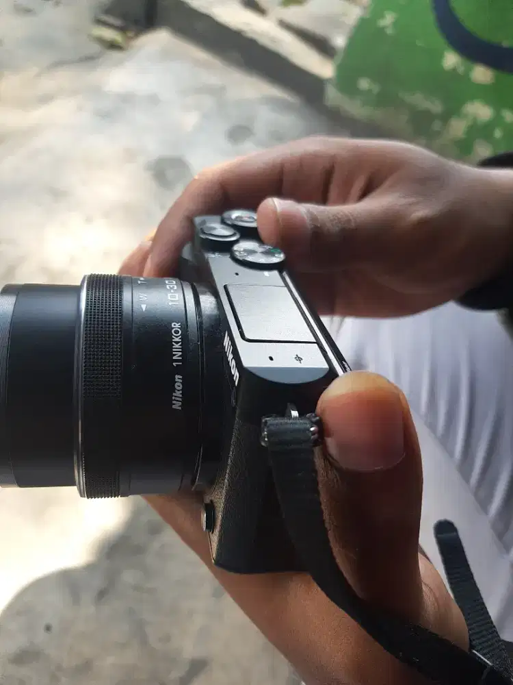 Kamera nikon j5 mulus bonus kit dan buku petunjuk
