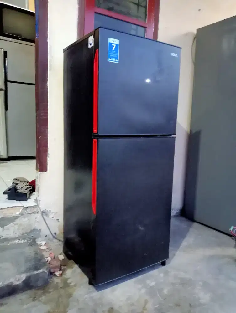 Di jual kulkas AQUA 2 pintu masih orisinil pabrik