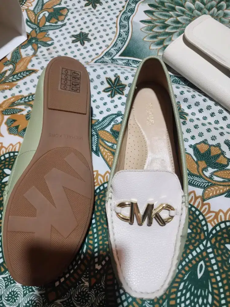 Sepatu wanita MK