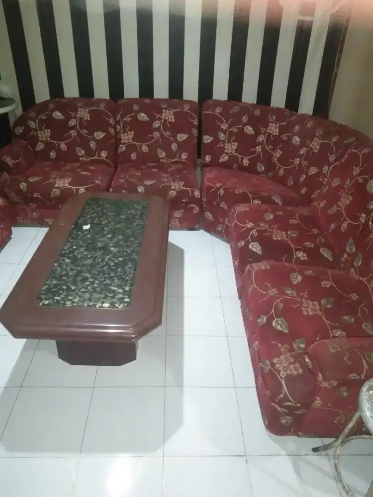 satu set kursi  sofa