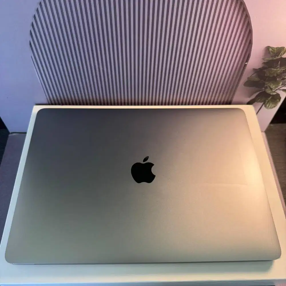 Macbook Pro M2 13in 8/256gb Original