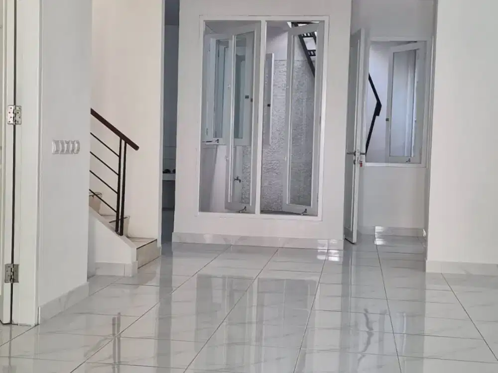 Disewakan Rumah Cantik di Perumahan de Latinos BSD City