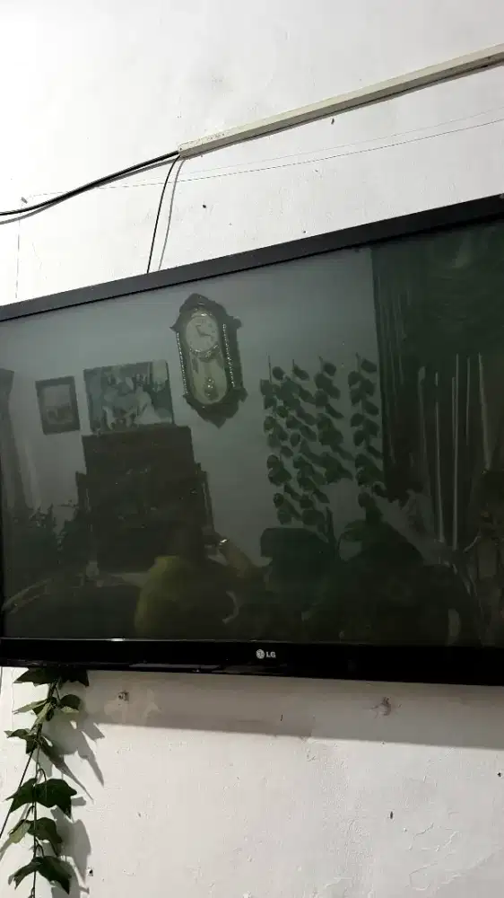 LED TV MEREK LG 43 KONDISI MULUS