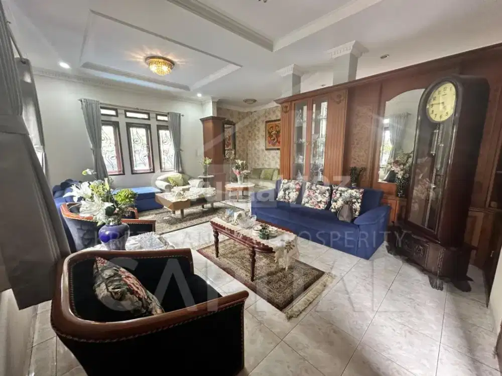 Cocok Banget Buat Keluarga Besar Rumah Bagus Dua Lantai di Jalan Abadi Sayap Setiabudi
