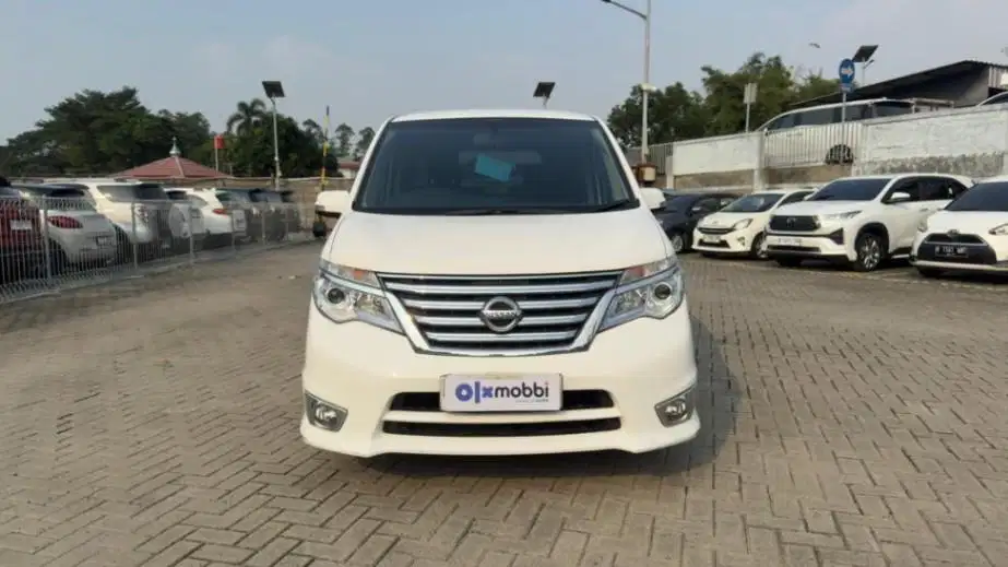 LOW DP Nissan Serena 2.0 Highway Star Bensin-AT 2018 SYJ
