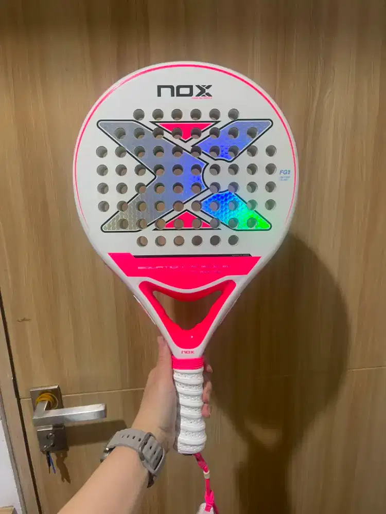 Jual / WTS / FOR SALE Raket Padel - Nox Equation White Pink