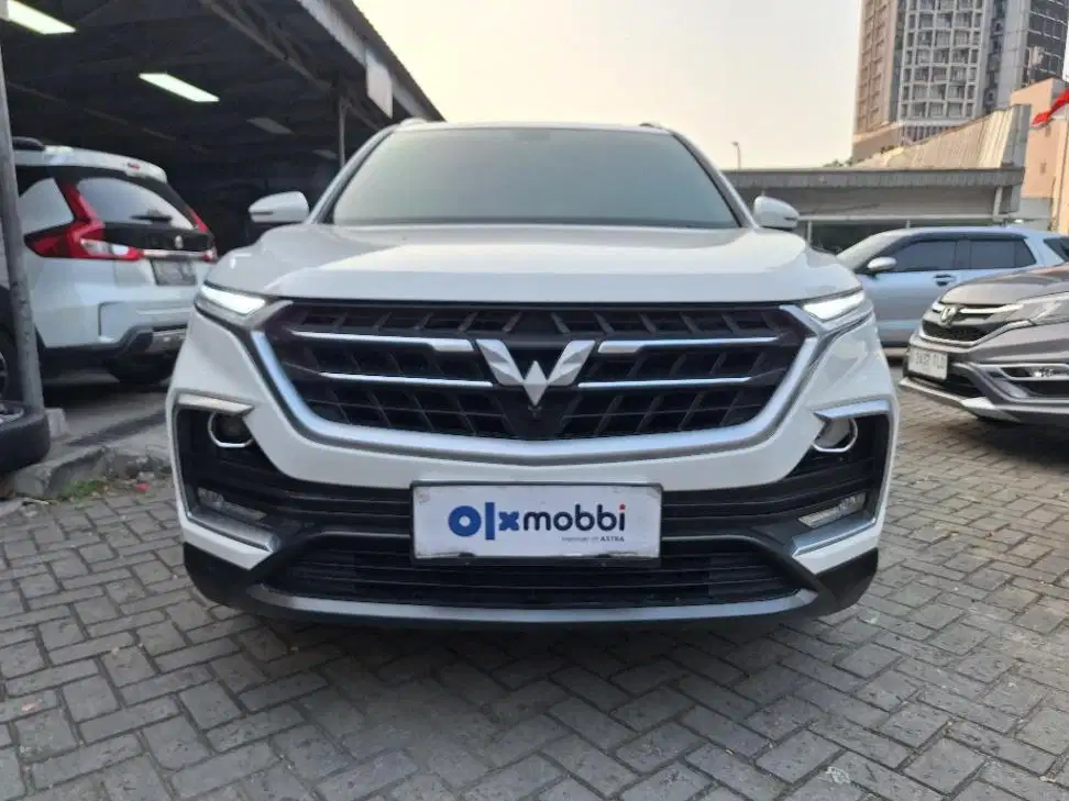 LOW DP Wuling Almaz 1.5 Exclusive 7-Seater Bensin-AT 2022 KGV