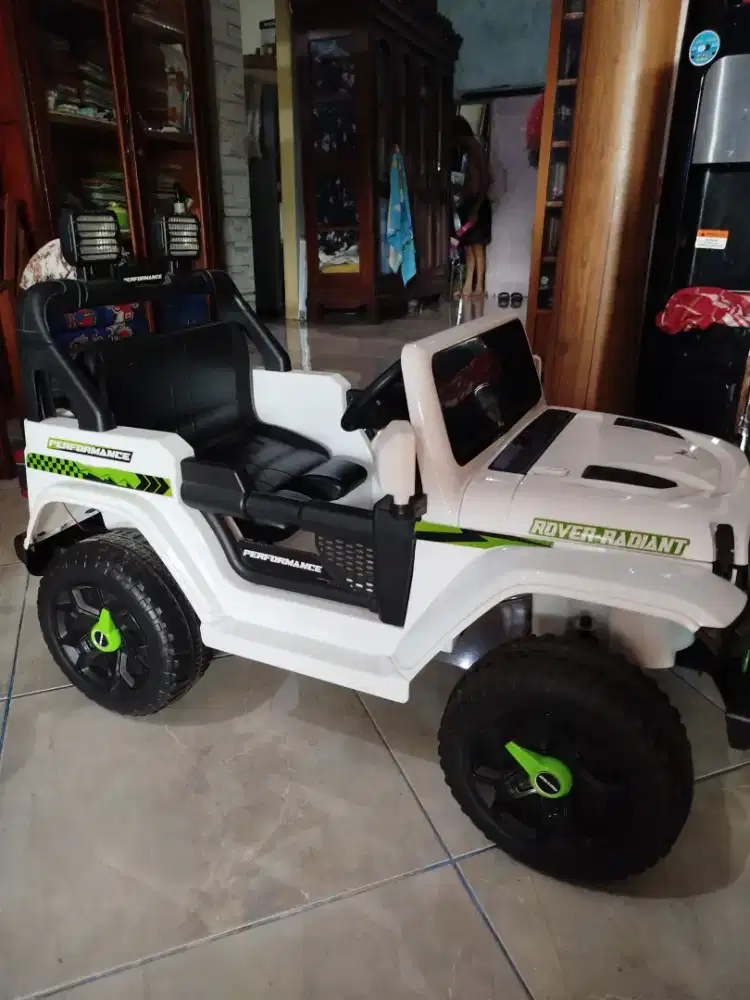 Mainan anak mobil remote