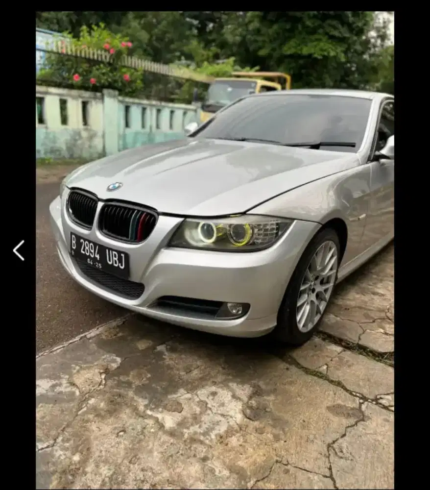 BMW 320i 2009 Bensin