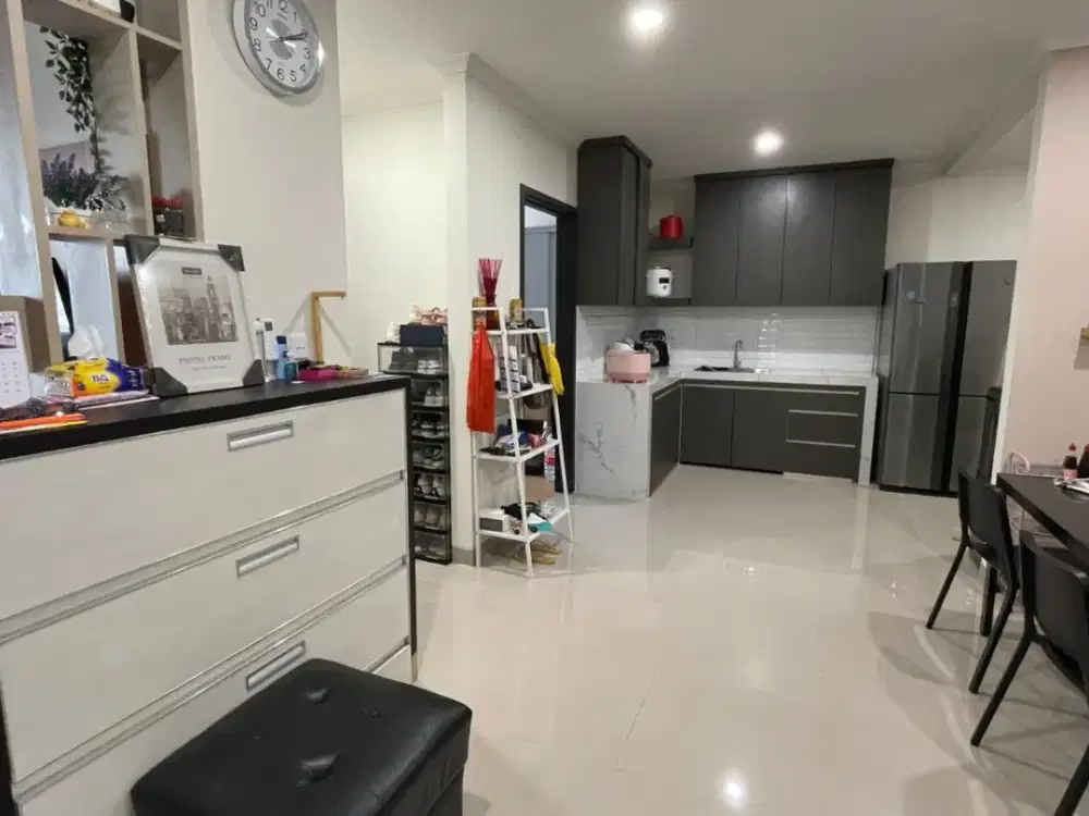 RUMAH BARU  SEMI FURNISHED SEMI HOEK CARSON GADING SERPONG