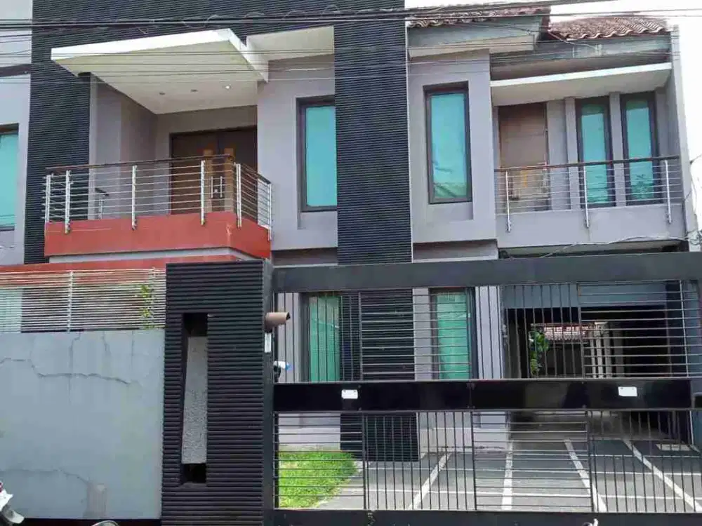 Jual rumah mewah di lengkapi pool siap huni, lokasi strategis. Kelapa dua wetan jakarta timur.