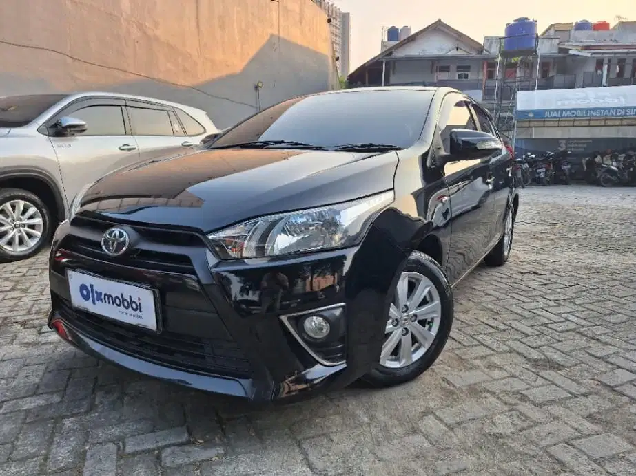 LOW DP Toyota Yaris 1.5 E Bensin-AT 2015 SFX