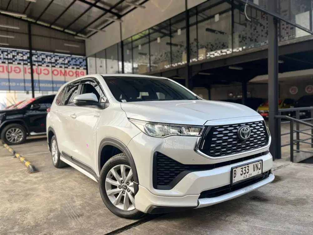 TOYOTA INNOVA ZENIX 2.0 V HYBRID MODELISTA AT 2024