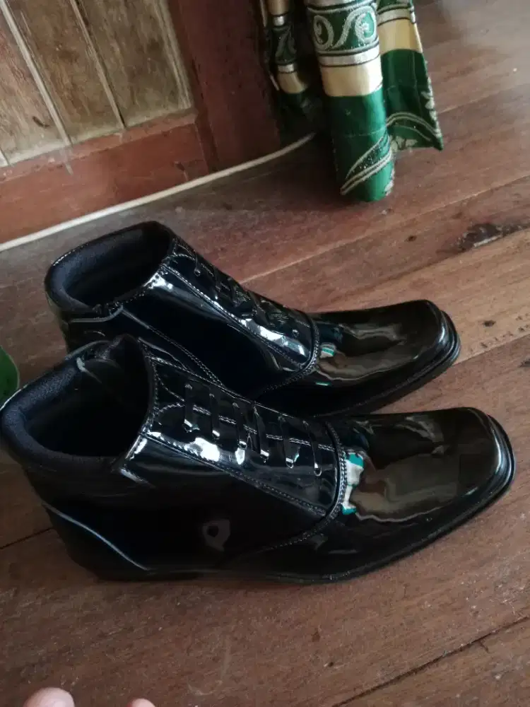 Sepatu PdH satpam