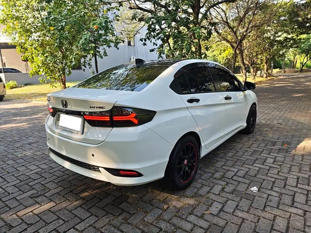DIJUAL CITY SEDAN GM6 2018 PUTIH