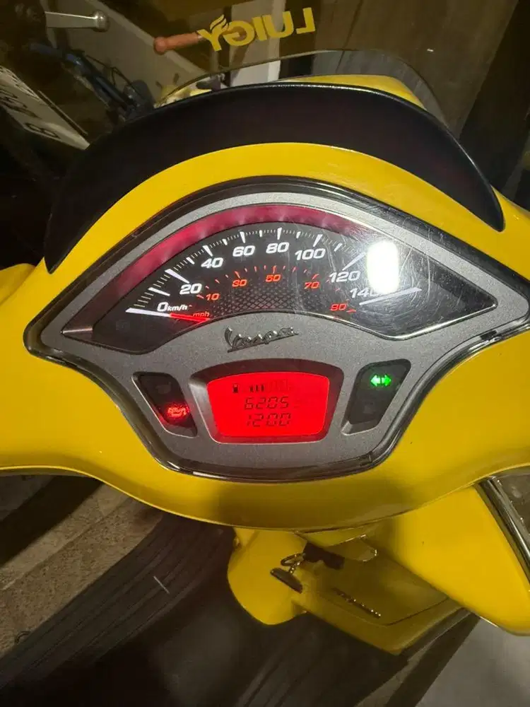 Vespa Sprint 2019 Kuning