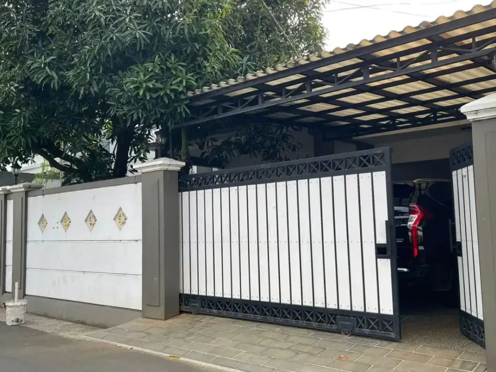Dijual Cepat Rumah dengan kolam renang di Bangka Jaksel