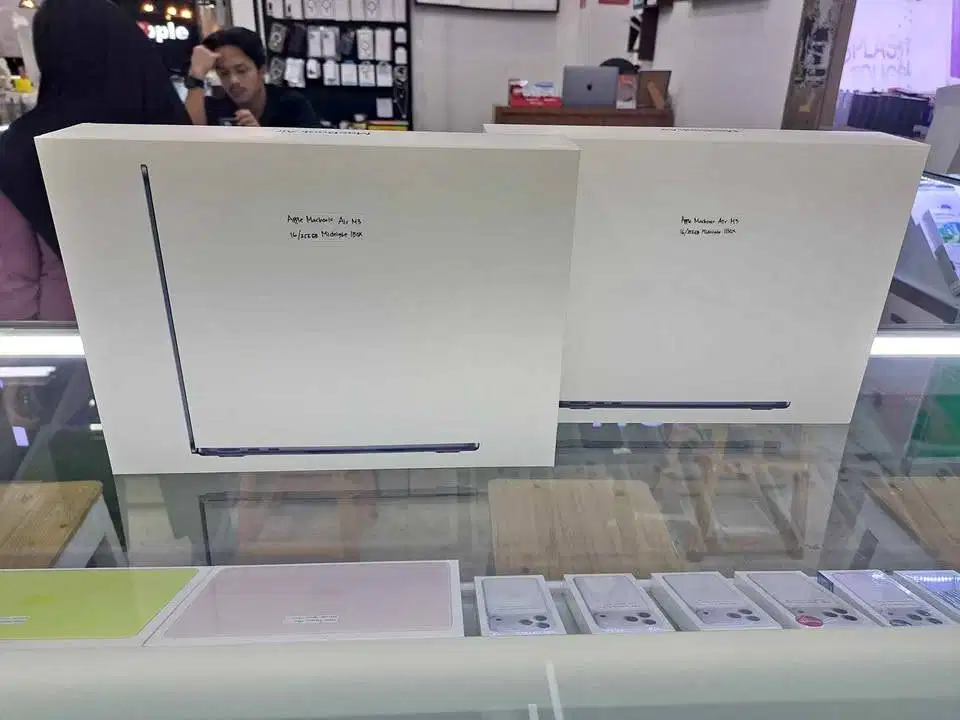 Macbook Air M3 13 Inch 16/256GB Midnight New Segel Garansi IBOX