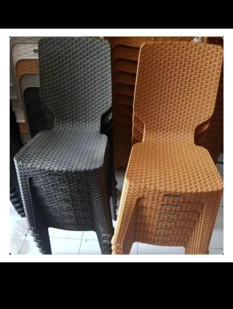Kursi plastik napoly