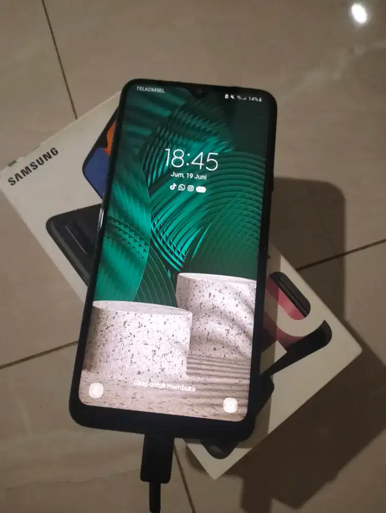 Samsung tipe a20