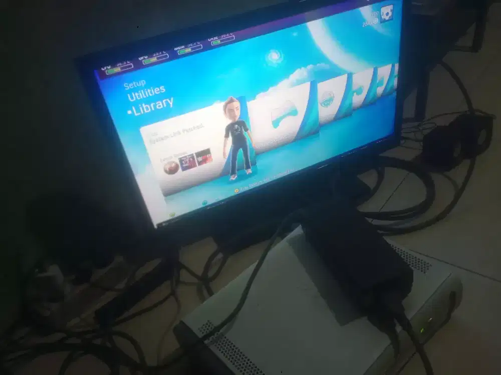 1set TV LED Samsung 24in + Xbox 360 udah hen tinggal pkai.