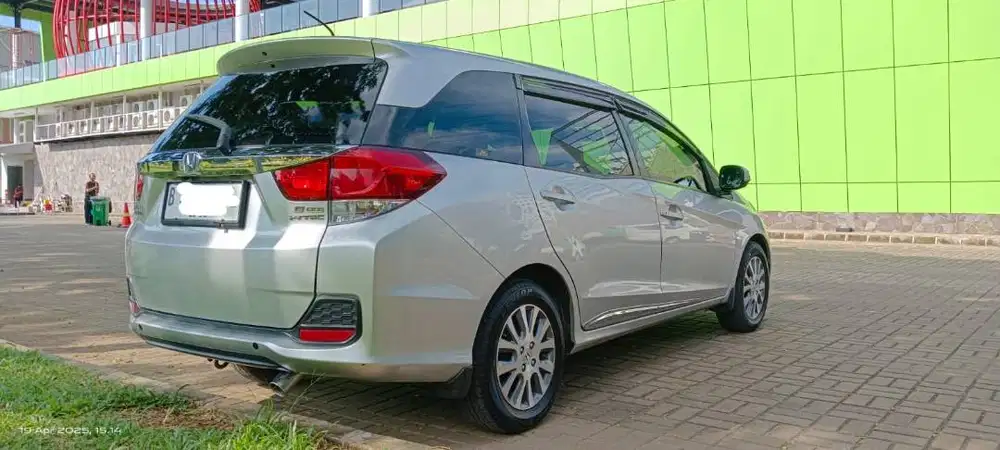 Istimewa siap pakai Honda Mobilio matic Prestige 2015