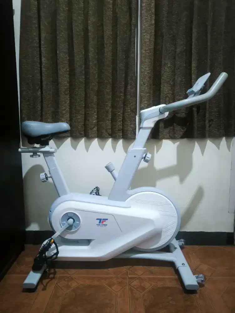 Sepeda statis total fitness