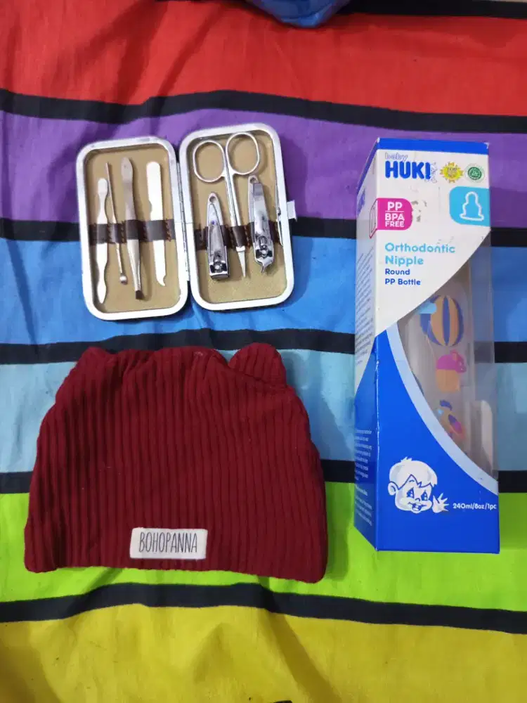Gunting kuku, topi bayi, botol dot bayi
