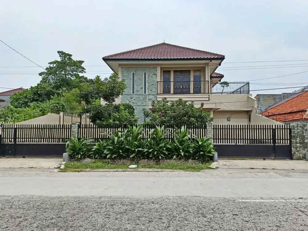 Rumah Bagus Pinggir Jalan Di Pusat Bisnis Rawamangun Jakarta Timur